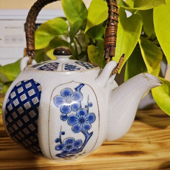 Vintage 1970's Japanese Otagiri OMC blue and white floral tea set - Picture 5 of 7